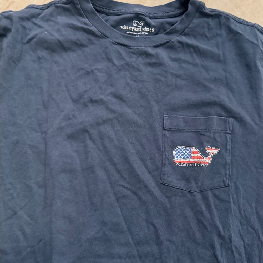 Vineyard Vines Men's Dark Blue Tee with American Flag Whale